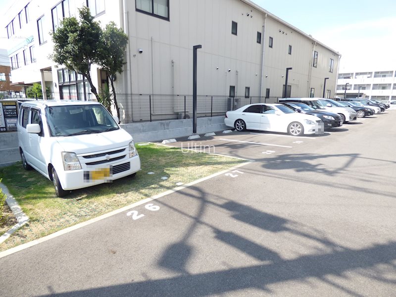 【クリスタ京都の駐車場】