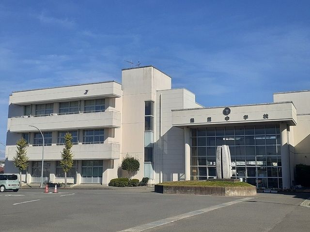 【登米市豊里町下屋浦のアパートの小学校】