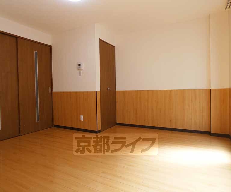 居室・リビング　落ち着いた雰囲気のお部屋です