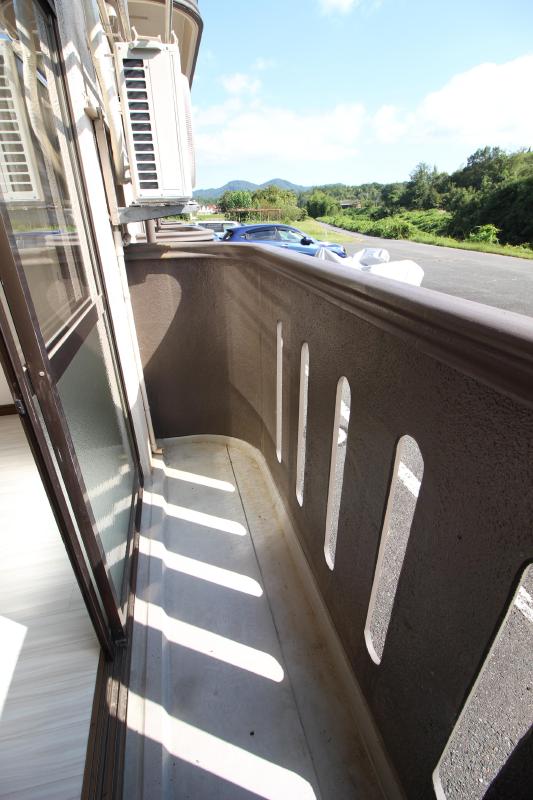 バルコニー　南向きの日当たりの良いバルコニー