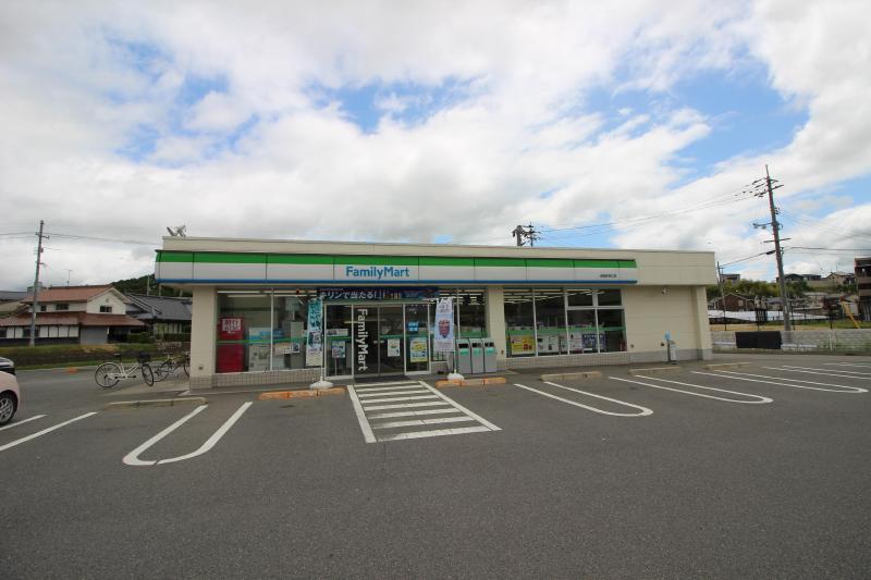 コンビニ　ファミリーマート（コンビニ）まで220m