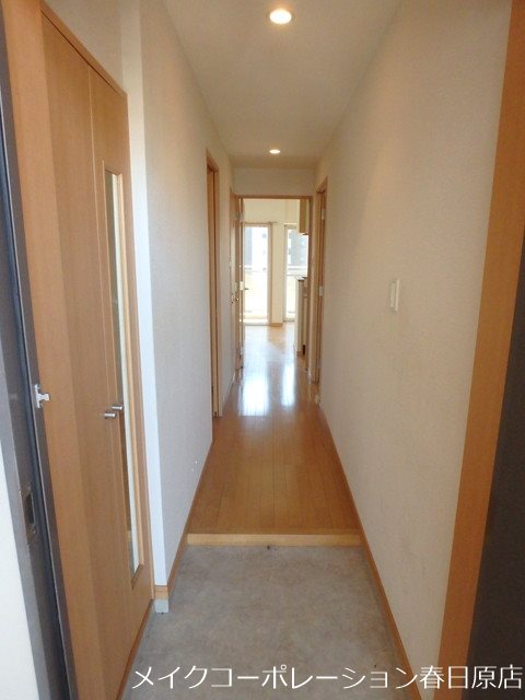 玄関　写真は同型タイプ