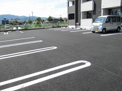 【沼田市柳町のアパートの駐車場】