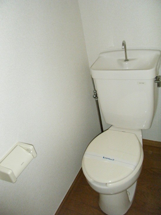 トイレ　同タイプ部屋の写真となり設備等は現況と異なる場合があります。