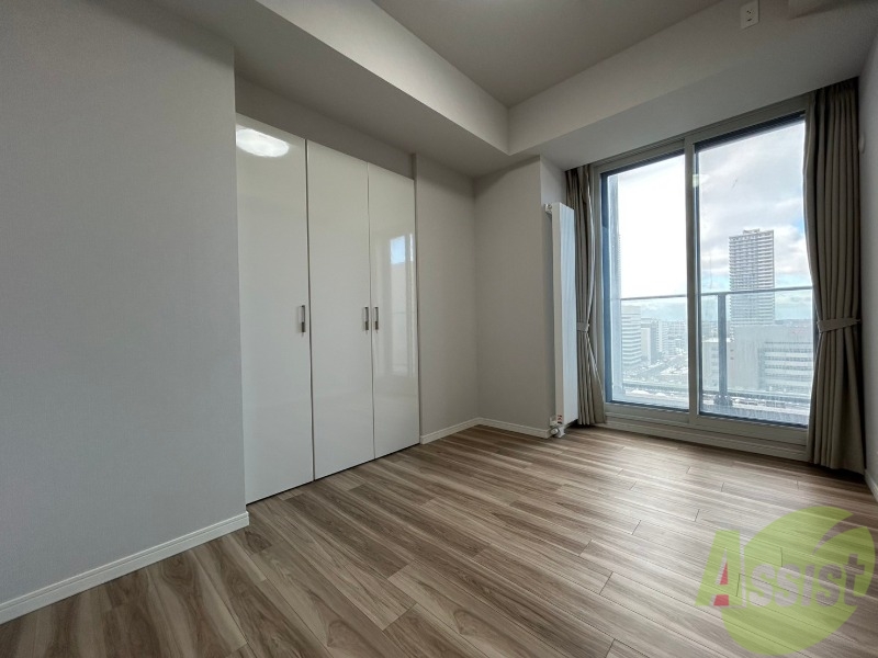 その他部屋・スペース　寝室はこちらです。光が差し込む、温かみのあるお部屋です。