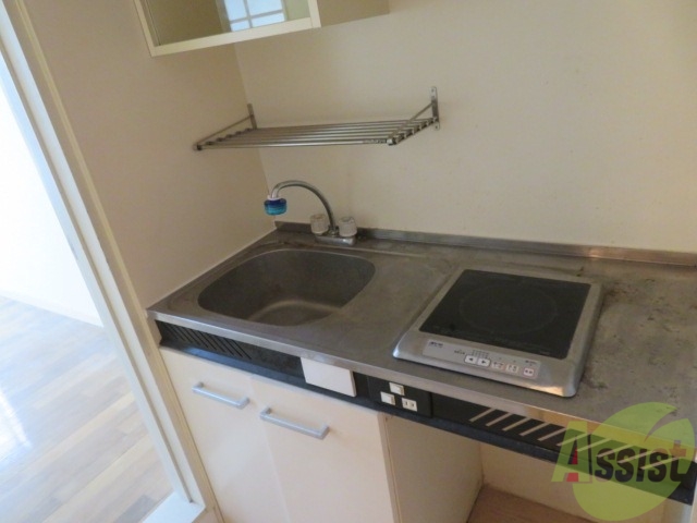 キッチン　キッチンにはコンロが設置されているので、すぐに使用できます。