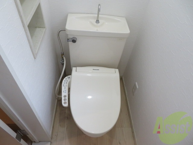 トイレ　トイレは温水洗浄便座になります。清潔につかえて良いですね。