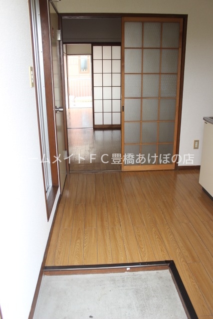 玄関　同型別部屋写真