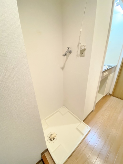 その他設備　玄関横に洗濯機を置けます