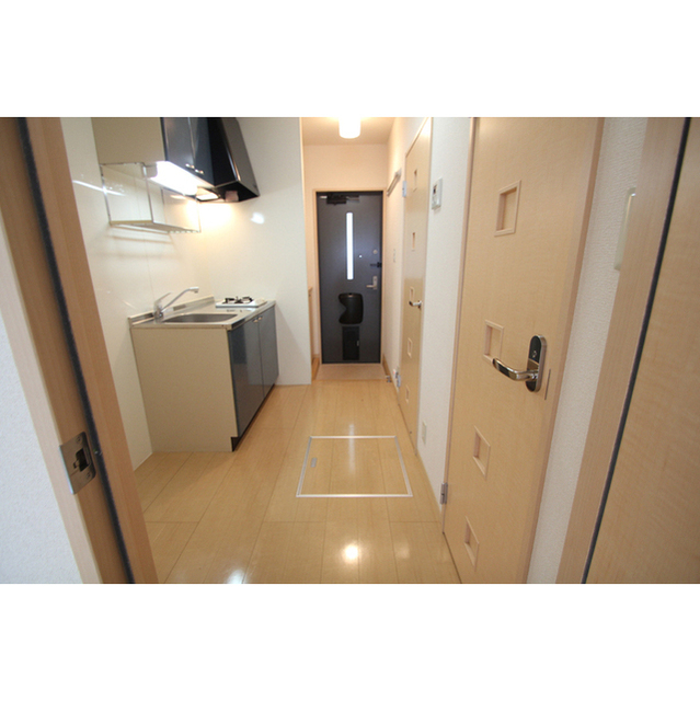 その他部屋・スペース　居室から見たキッチン