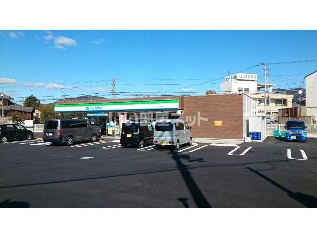 コンビニ　ファミリーマート 松山南梅本店（コンビニ）まで673m