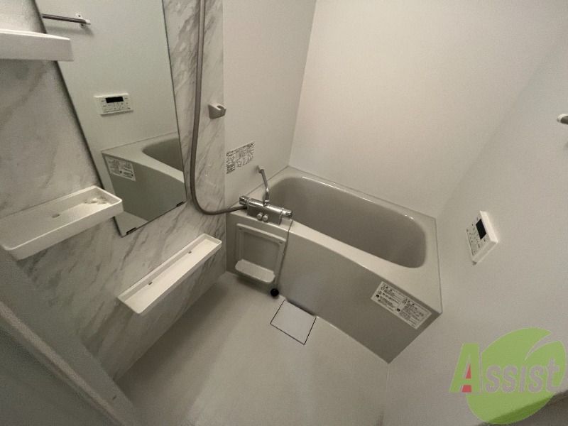 バス・シャワールーム　浴室は狭すぎず、シャワーも浴びやすそうです。