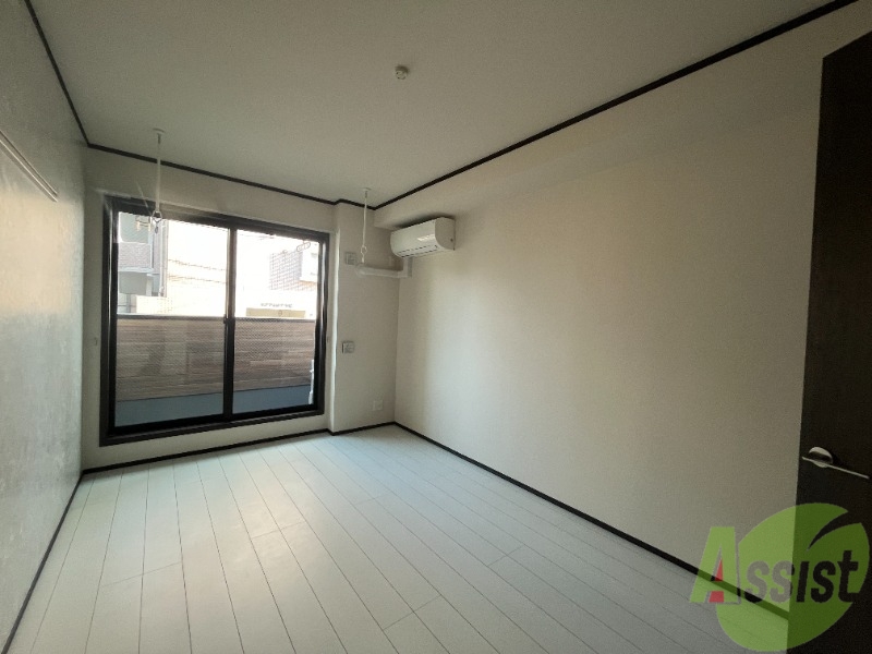 居室・リビング　きれいな洋室が広がっていて居心地が良さそうですね。