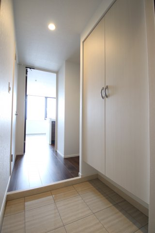 玄関　ゆったりとした玄関です※別号室の写真です