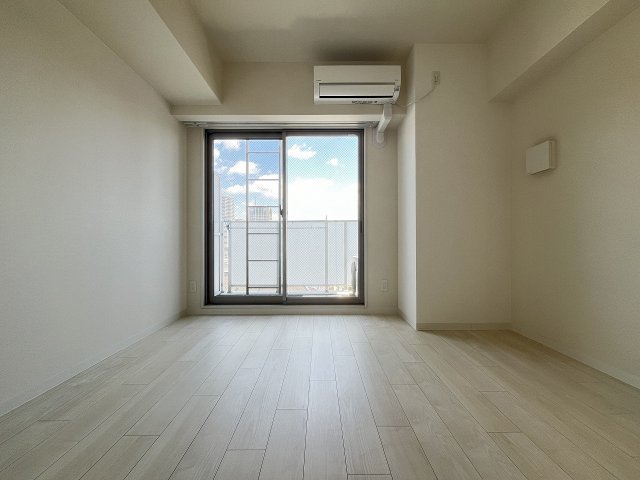 その他部屋・スペース　落ち着いた色調の寝室です