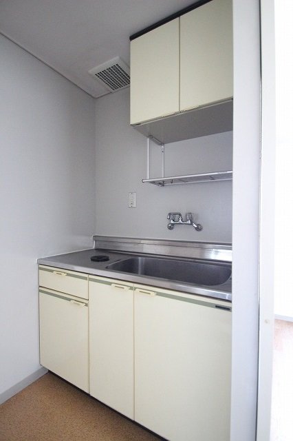 キッチン　同物件別号室