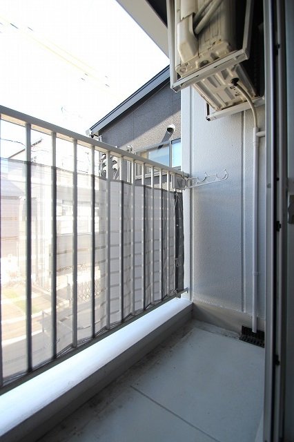 バルコニー　同物件別号室
