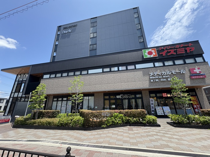 スーパー　イズミヤデイリーカナート（スーパー）まで820m