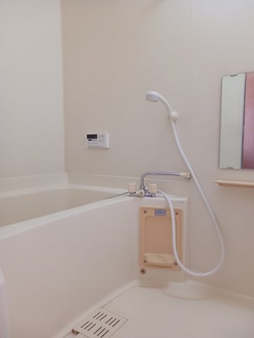 バス・シャワールーム　コンパクトで使いやすいお風呂です