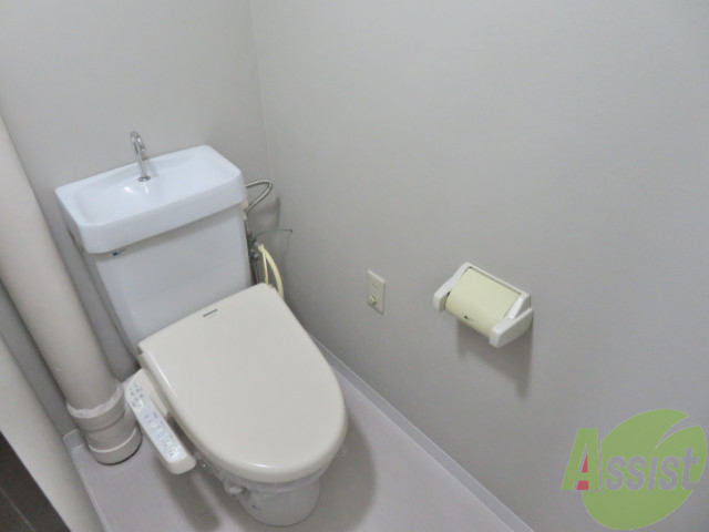 トイレ　こちらはトイレです。清潔感があり、安心して使用できます。