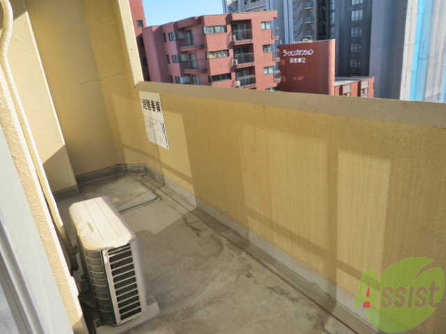 バルコニー　バルコニーは幅があり、広い印象を受けました。