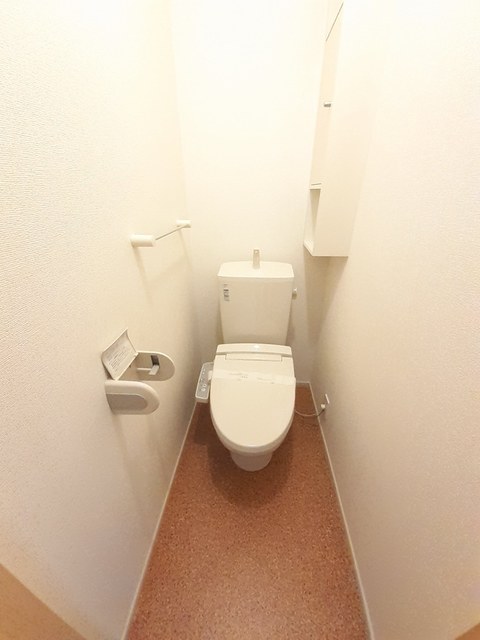 トイレ　温水洗浄便座付き