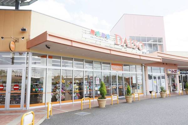 ショッピングセンター　ザ・ダイソーウニクス成田店（ショッピングセンター）まで80m