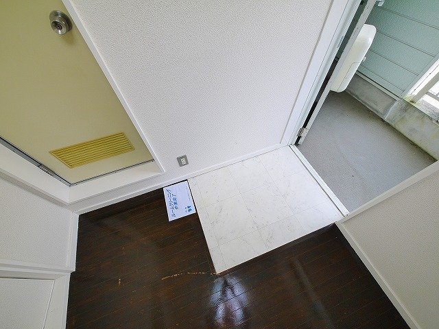 玄関　収納もある玄関です