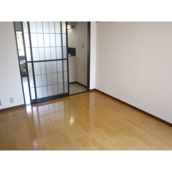 居室・リビング　実部屋は反転