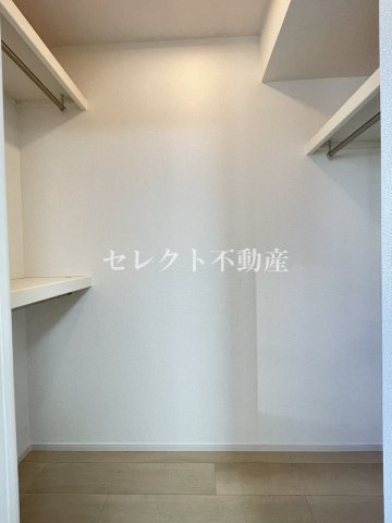 収納　【ベル・シャンス　I】ウォークインクローゼットで床がフラット