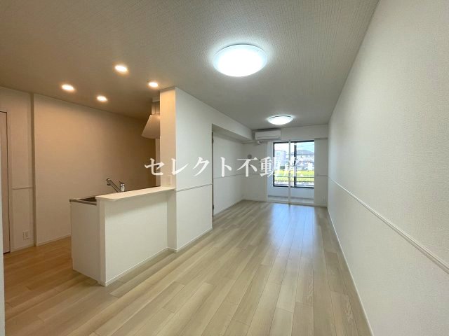 居室・リビング　【ベル・シャンス　I】居間です