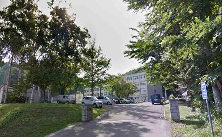 中学校　西陵中学校（中学校）まで1217m