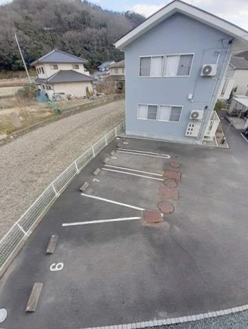 駐車場　エントランス