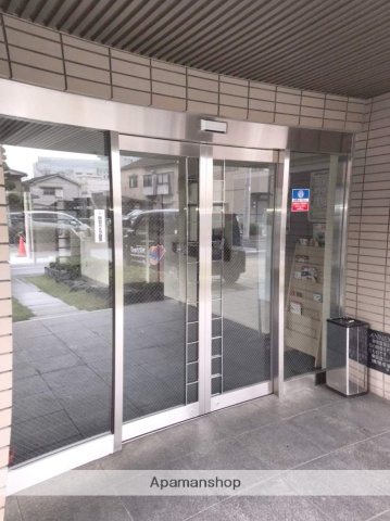 エントランス　駐車場