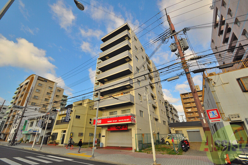 建物外観　鉄筋コンクリートなので頑丈でキレイでオシャレな外観です