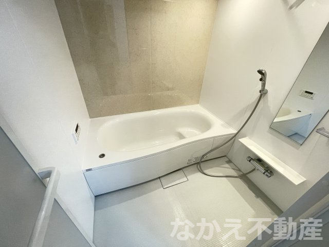 バス・シャワールーム　落ち着いた空間のお風呂です