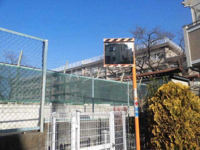 小学校　国立市立第七小学校（小学校）まで523m