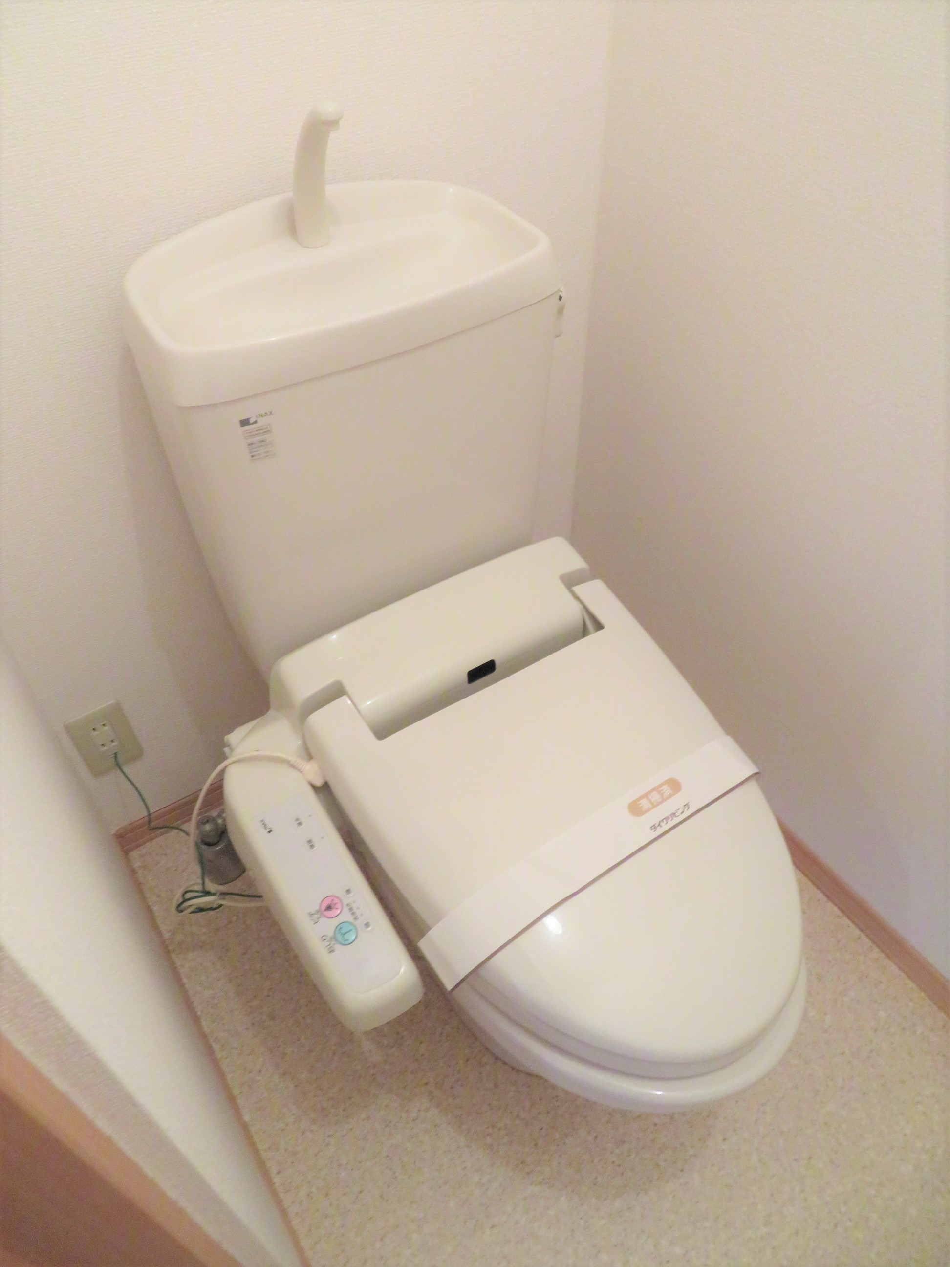 トイレ　ウォシュレット付き！