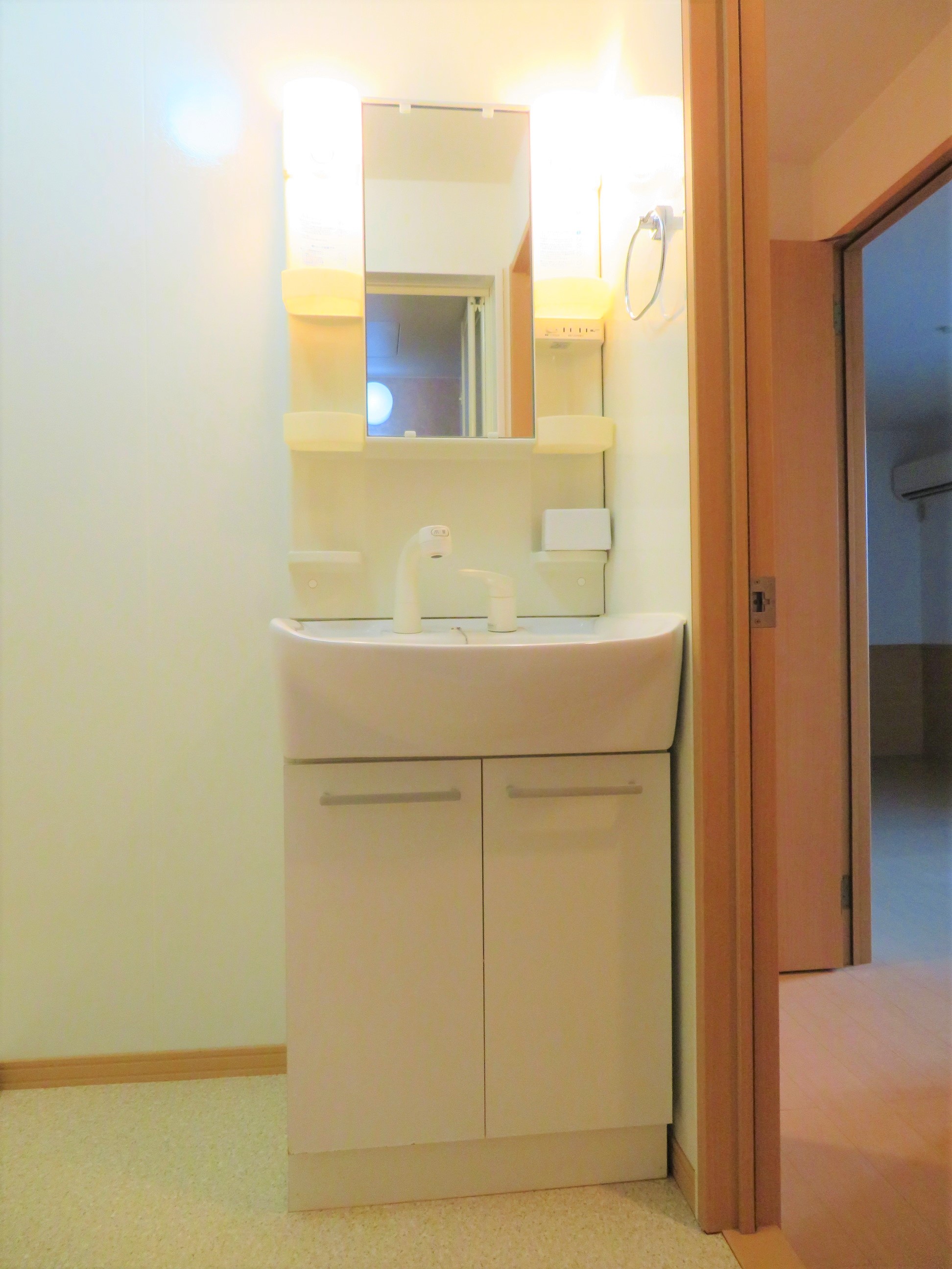 洗面設備　独立型洗面台！忙しい朝に便利です！