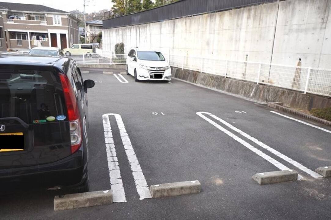 駐車場　駐車場
