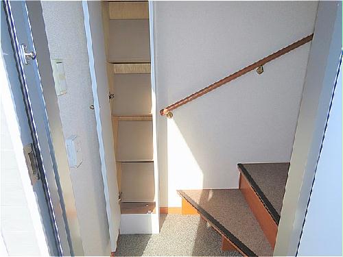 玄関　1階に玄関がある内階段のお部屋です