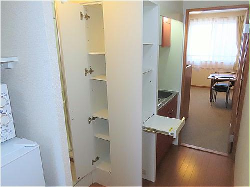 キッチン　キッチン周りも収納が豊富です