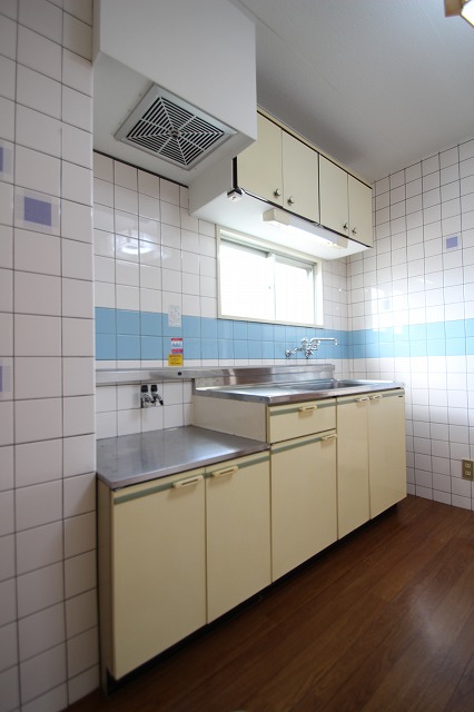 キッチン　同物件、別号室のものです。