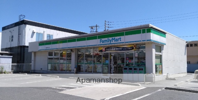 コンビニ　ファミリーマート（コンビニ）まで166m