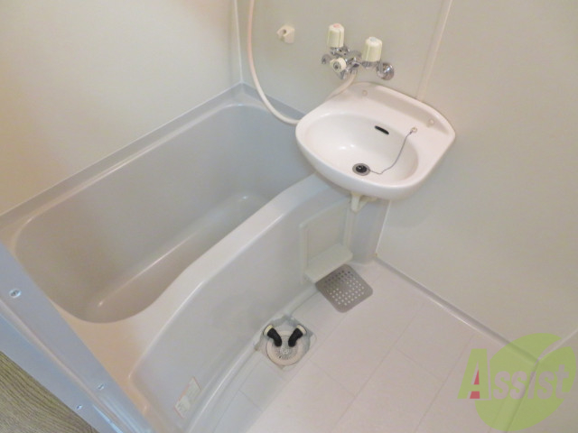 バス・シャワールーム　お風呂場は、浴槽が有りとても嬉しいですね。