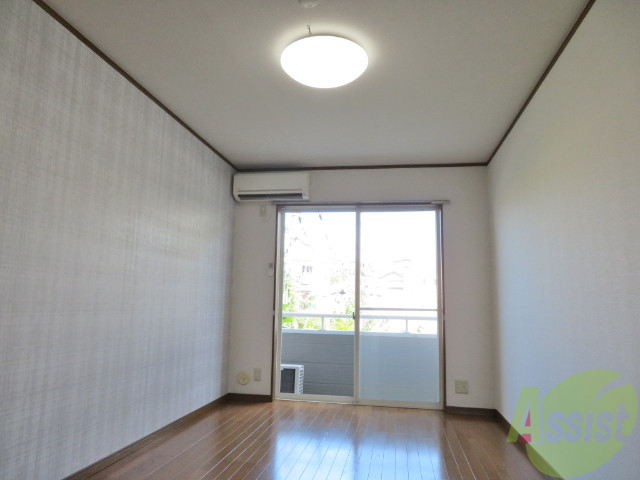 居室・リビング　リビングは陽当たりも良く昼間は明るく照らしてくれますね