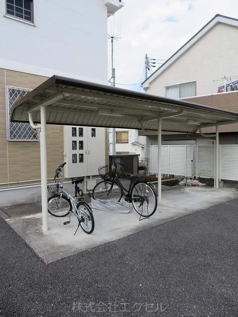 その他共有部分　屋根付きの駐輪場です。