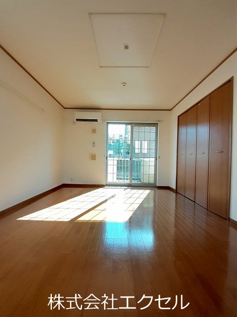 居室・リビング　日当たりのいいお部屋です。