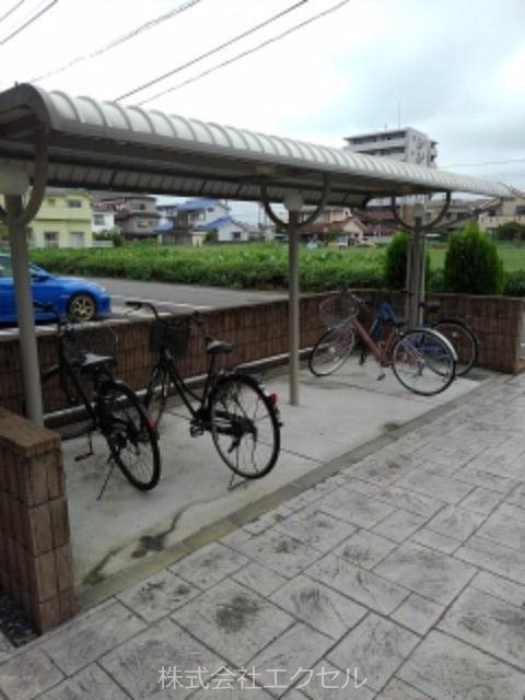 その他共有部分　屋根付きの駐輪場です。