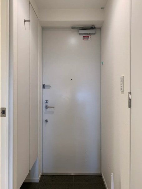 玄関　※別部屋の参考写真です。